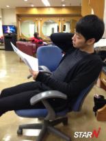 ‘보고싶다’ 박유천, SNS에 생존신고 “내린머리 아련하네!”