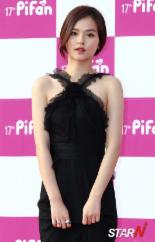 [포토] 김윤혜 '독특한 어깨끈 드레스'