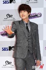 규현 폭로 “헨리 샤워 안하고 수건에 물 묻혀 씻어”