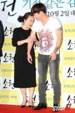 [포토] 김해숙 '도현아, 안쪽으로 가서 서~'