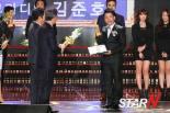 [포토] 김준호 '상 받을 때도 위트있게~'