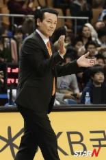 삼성 김동광 감독, 성적부진으로 자진 사퇴…김상식 감독대행 체제