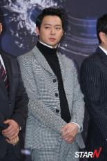 [포토] 박유천 '경호관의 카리스마 넘치는 눈빛'
