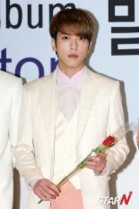 [포토] 씨엔블루 정용화 '백마 탄 왕자님 같아~'