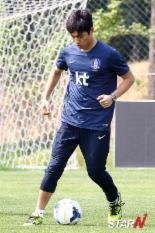 박주영, 자유이적선수 명단에 포함..아스널에서 사실상 ‘방출’