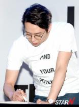 [포토] JYJ 유천 '티셔츠로도 감출 수 없는 직각 어깨'