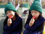박민하 딸기 인증샷, 먹는 모습도 상큼..털모자로 깜찍매력 극대화