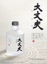 롯데주류, 100% 국산쌀 증류식 25도 소주 '대장부' 첫선