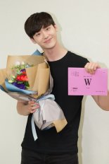 이종석, ‘더블유(W)’ 종영 “존댓말 쓰는 재벌+성숙한 남자, 매력적”