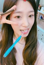 ‘혼술남녀’ 정채연, 깨끗한 피부+깜찍한 양치질 셀카