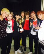 ‘쇼챔피언’ 방탄소년단, 트로피 들고 1위 인증샷 “피 땀 눈물”