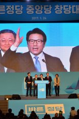 당대표 수락연설하는 정병국
