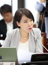 '추경 표결 불참' 전현희 "머리숙여 사과... 외동딸 졸업식 참석"