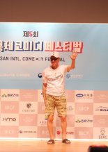 ‘BICF’ 전유성 “‘웃찾사’ 폐지, 속 터질 일”