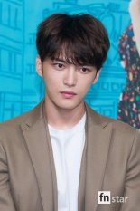 ‘맨홀’ 김재중 “JYJ 활동? 모두 따로 군복무…4년은 기다려야 해”