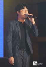 [포토] 디셈버 윤혁, ‘초코렛처럼 달콤해~’