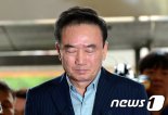 '성추행' 호식이두마리치킨 전 회장 "여직원 진술·CCTV 영상 달라"