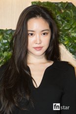 [포토] 에이핑크 손나은, ‘미녀의 완벽한 일자 쇄골’