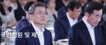 靑 국민청원 16만건…'참여 민주주의' VS '대통령 만능주의' 조장