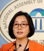민주 "김기식 인격 살인보다 능력 평가에 집중해야"