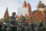 인도네시아 일가족 자살폭탄 테러 현재까지 54명 사상