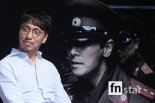 [포토] 윤종빈, ‘어려운 도전 마치고’