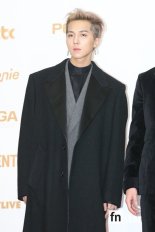 [fn★이슈] 송민호, 과거 해외 아티스트 팔로잉…다양한 반응 눈길 