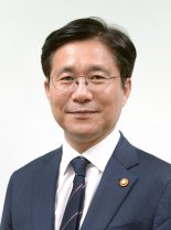 성윤모, 이차전지 장비업체 방문 "중소기업이 혁신 주체돼야"