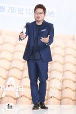 [포토] 김조한, ‘거부불가한 술권하기’