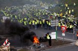 고유가에 폭발한 프랑스 민심… 마크롱 지지율 25%로 추락