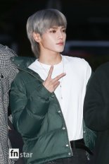 [포토] NCT 태용, ‘복고풍 뒷머리 장발’