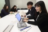 KT, 서울맹학교에 점자책 200권 기증