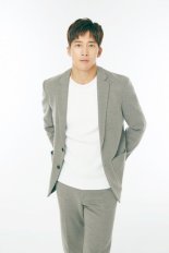 이완, 비에스컴퍼니와 전속 계약 체결..다양한 활동 예고