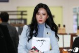 '표절 논란' 윤지오, "자진 하차한 것, 허위 사실에 법적 대응"