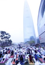 롯데百, 창립 40주년 기념 ‘요가말라 프로젝트’ 진행