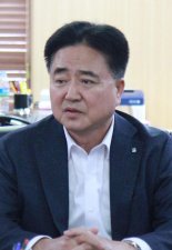 <동정> 신용길 생보협회장, 강원도 산불피해 이재민에 지원성금 전달