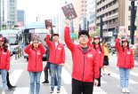 무림 신입사원, 강남 한복판서 ‘빅이슈’ 응원 플래시몹