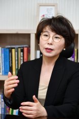 "마약 공급자 엄벌, 단순투약자는 치료에 중점을" [화제의 법조인]