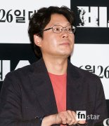 [포토] 유재명, ‘생각에 잠겨서’