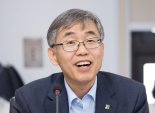 김성수 과학기술혁신본부장 '세종시대 현장소통' STEPI 방문