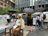 '74주년 광복절'…도심 집회 앞두고 궂은 날씨에도 시민 집결