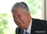 '매제 100억 벌금 대납' 이중근 "이익잉여금으로 지급, 회사 손해 없어"