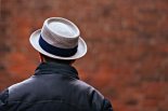 "프랑스 인사법" 여학생 볼 맞댄 원어민 교사, 항소심도 집유
