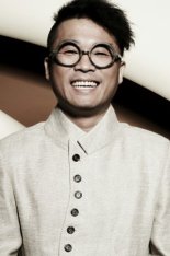 김건모 "성폭행설 절대 아냐… 가로세로연구소에 법적 대응"