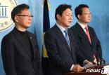 한국당, 새보수당과 양당협의체 수용..통합 투트랙 가동