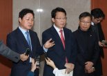새보수 '양당 협의' 수용한 한국당… 보수 통합, 투트랙으로 간다