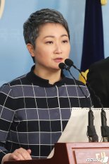 이언주 “文정권, ‘우한 페렴·미세먼지' 중국 문제에 침묵..약점 잡혔나”