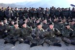  인제 빙어축제장...군장병들 '빙어올림픽' 열어