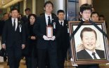 ‘한국경제 거인’ 떠나는 길, 두 아들이 배웅… 고향 울산에 잠들다
