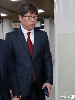 '가맹점 통행세·거짓증언 교사' 김도균 탐앤탐스, 집행유예형 확정